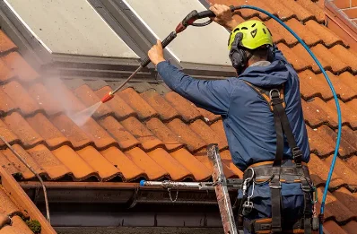 Démoussage et hydrofuge de toiture à Largentière